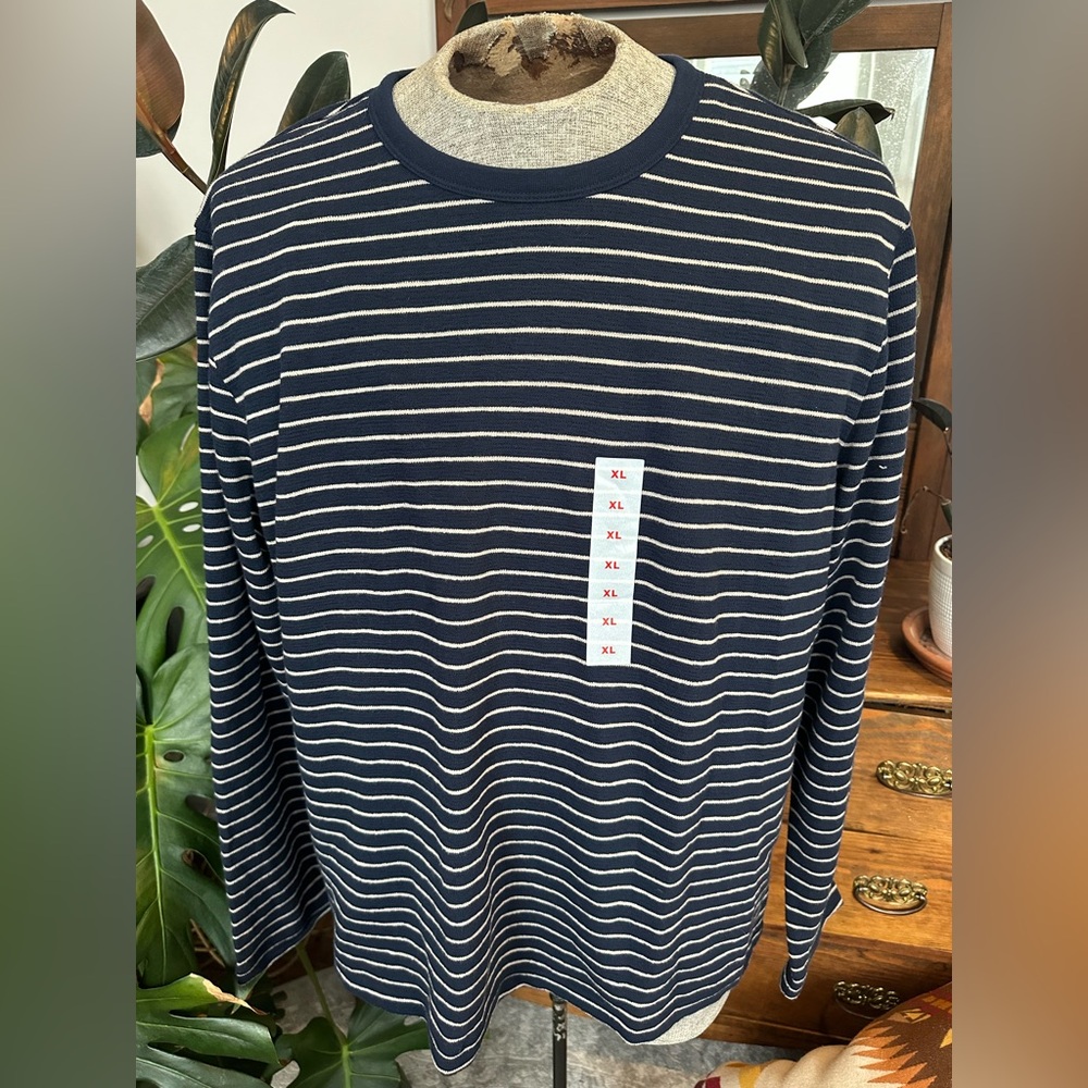 NWT Old Navy men’s striped navy and white long sleeve t-shirt size XL